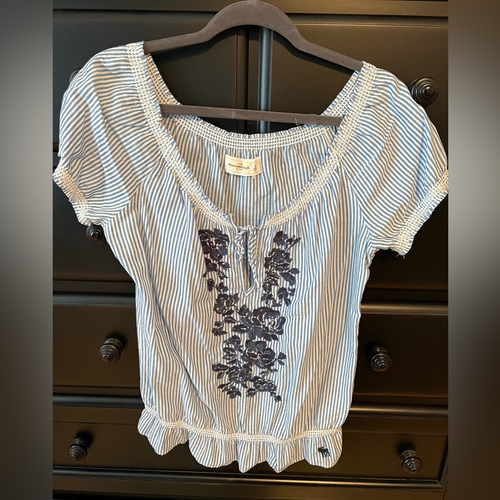 Scoop neck top